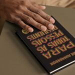 dicas de livros para ler, dicas de livros inspiradores, dicas de livros para iniciantes, livros, le livro, livros mais vendidos, qual o melhor livro para ler hoje, site de resenhas de livros, resenha de livro, resenha de livros blog, resenhas de livros famosos, quais são os livros mais indicados para leitura, wellas, wellas diniz, frases do wellas, iandê albuquerque frases, iandê albuquerque amazon, iandê albuquerque textos, iandê albuquerque instagram, iandê albuquerque amor próprio, para todas as pessoas resilientes resenha, para todas as pessoas resilientes frases,