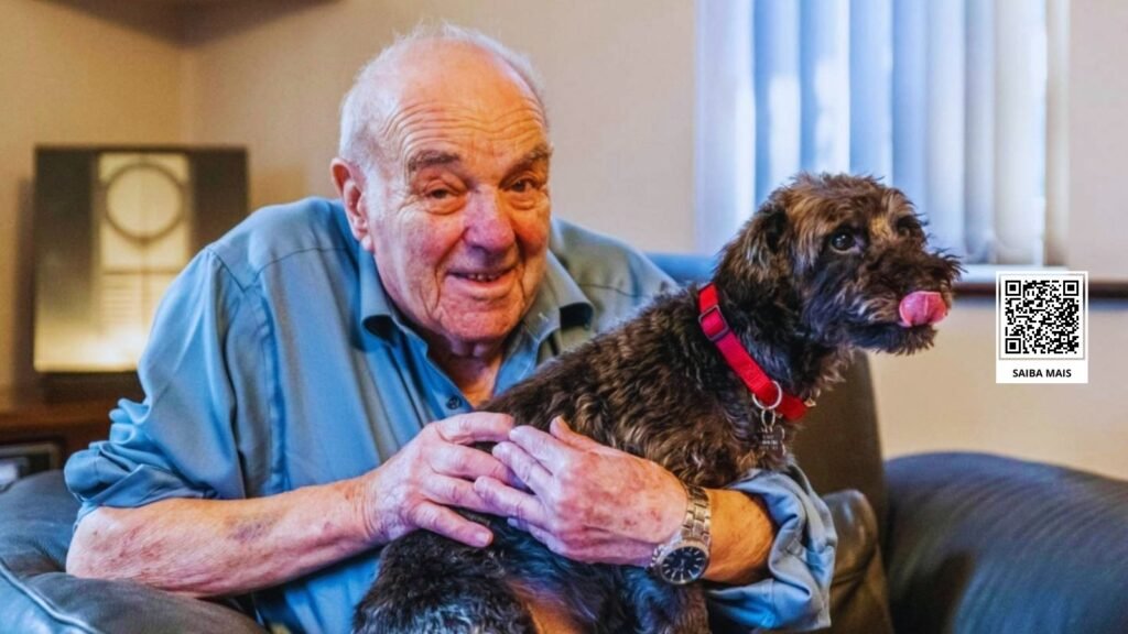 Idoso fica preso 24h no carro e é salvo pelo cachorro da vizinha