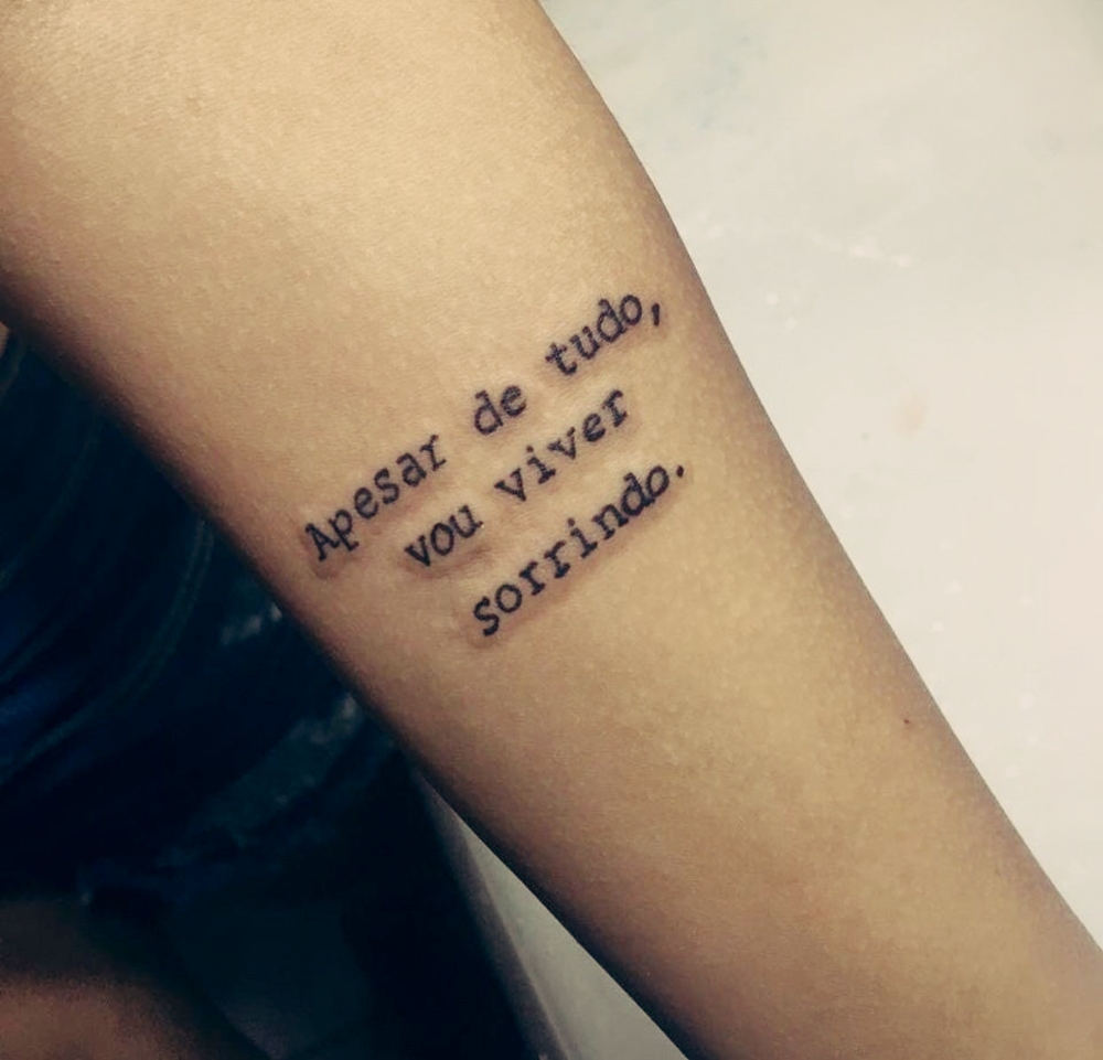 Nunca desista.  Tatuagem, Tatuagens pequenas, Ideias de tatuagens